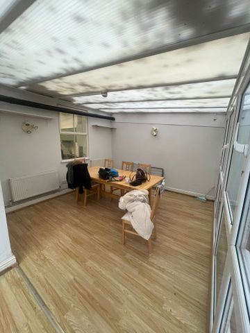 Warner Street - Photo 4