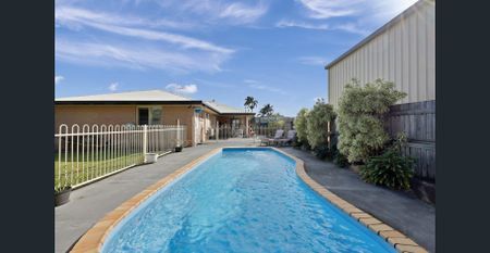 Family Home - Photo 3