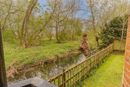 2 bedroom Flat To Let Total Size: 610 SQ FT - Photo 4