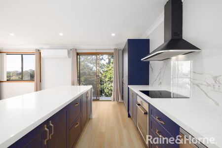 Double storey, 4 bedroom, 2 bathroom house ideal for families - Photo 5