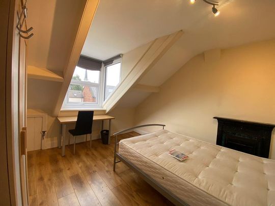 4 bedroom flat to rent - Photo 1