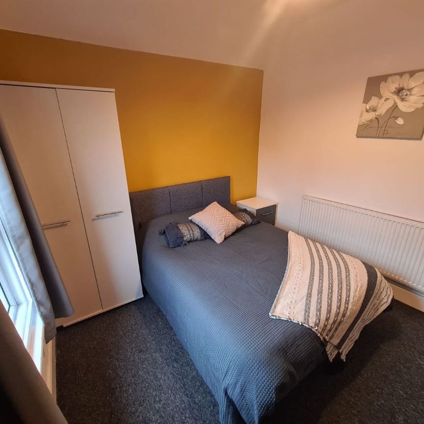 Room 5, 26 Highfield Road - Photo 1