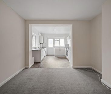 3 bedroom semi-detached house to rent - Photo 6