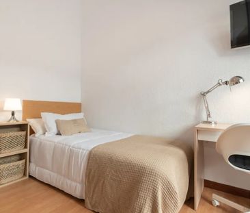 Calle de San Vicente Ferrer, Madrid, Community of Madrid 28015 - Photo 2