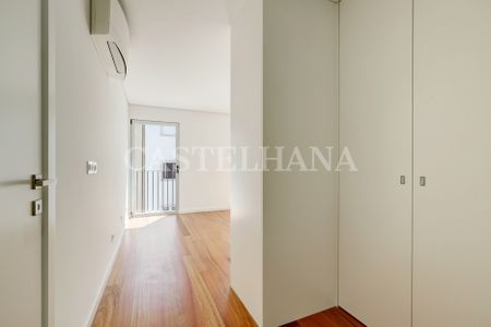 Apartamento T2 com varanda localizado junto à Av. da Liberdade - Photo 2