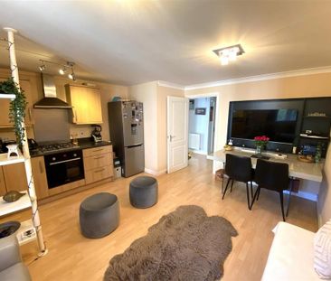 2 bedroom flat to rent - Photo 2