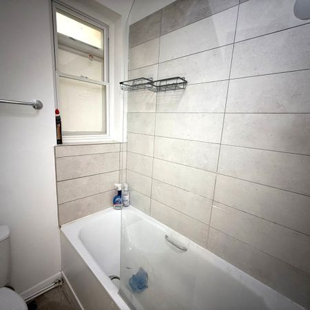 2 Bed Flat, Clarence Square, BN1 - Photo 4