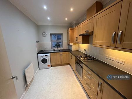 2 bedroom maisonette to rent - Photo 2