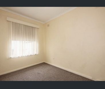 Bright & Spacious 2 Bedroom in Group of 3! - Photo 3