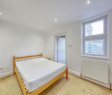 4 bedroom semi-detached house to rent - Photo 2