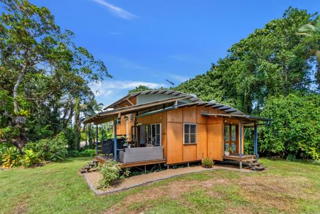 TRANQUIL SPLIT-LEVEL HOME SURROUNDED BY TROPICAL RAINFOREST - Photo 5