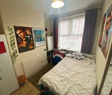 3 bedroom private hall to rent - Photo 4