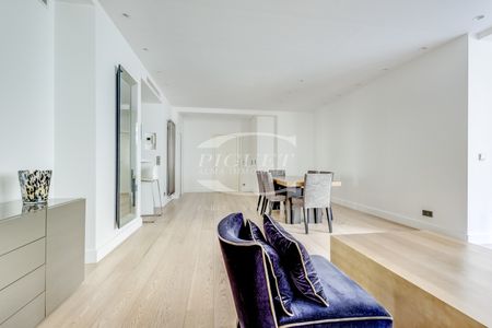 Appartement • Paris 8ème - Photo 2