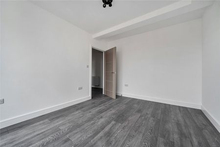 The Broadway, AL1, Hertfordshire - Photo 4