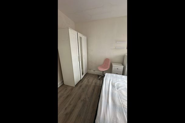 Room in a Shared Flat, Kennyland Court, NW4 - Photo 1