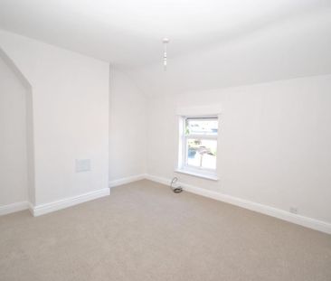 2 bedroom end of terrace house to rent - Photo 2