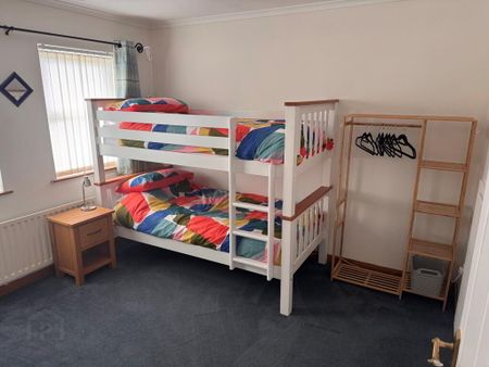 2 Magheramenagh Gardens (STUDENT LET), Portrush, BT56 8SU - Photo 4