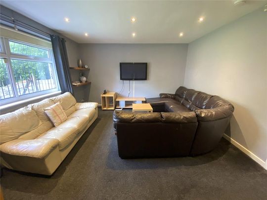 4 bedroom semi-detached house to rent - Photo 1