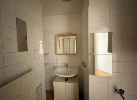 Sehr helle Dachgeschosswohnung in zentraler Lage – perfekt auch als 2er-WG geeignet - Photo 5