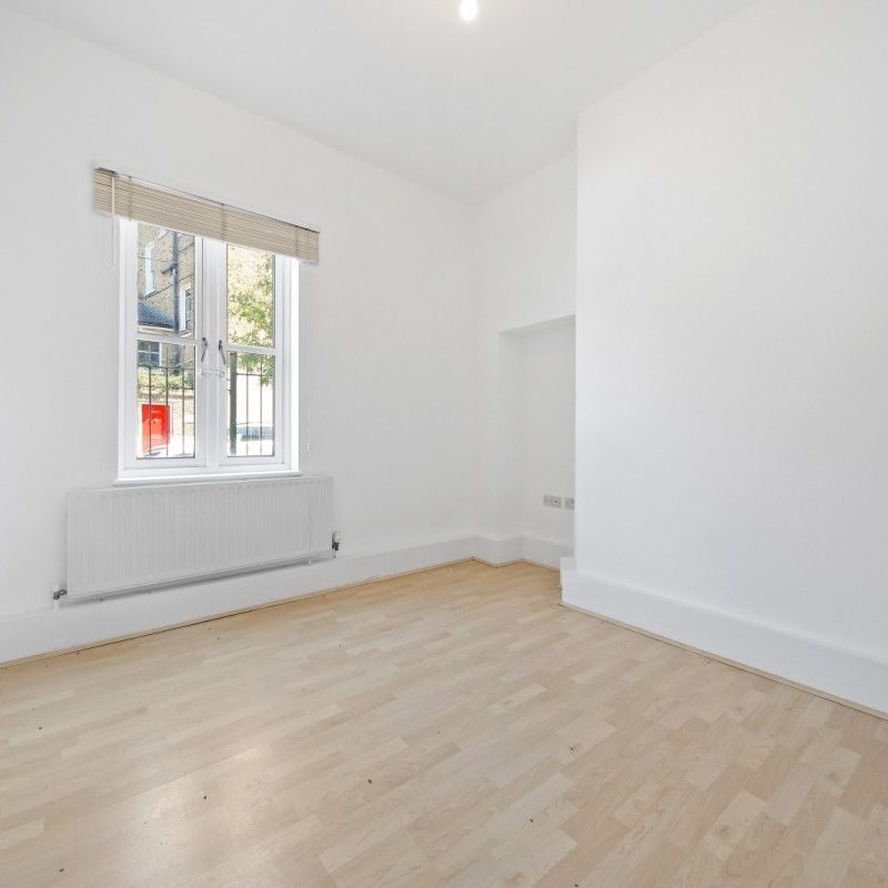 Lansbury Mansions, E9, London - Photo 1