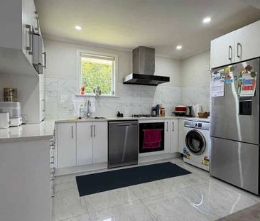 Your Perfect Auckland Retreat for $595/week! - Photo 3