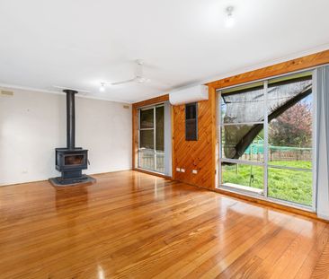 COMFORTABLE 3 BEDROOM HOME - Photo 2