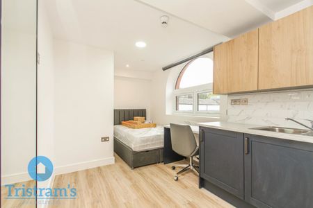 5 bed Apartment for Rent - Photo 3