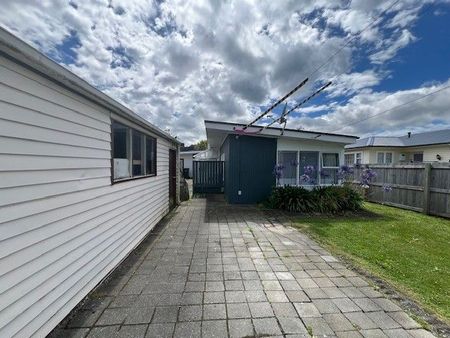 Parkway Wainuiomata, 3 bedrooms - Photo 5