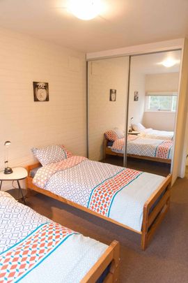 2 Bed + Study, convenience at your doorstep. Fully furnished and equipped. - Photo 1