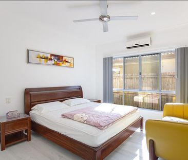 Executive Style Home in Leafy Area - Photo 4