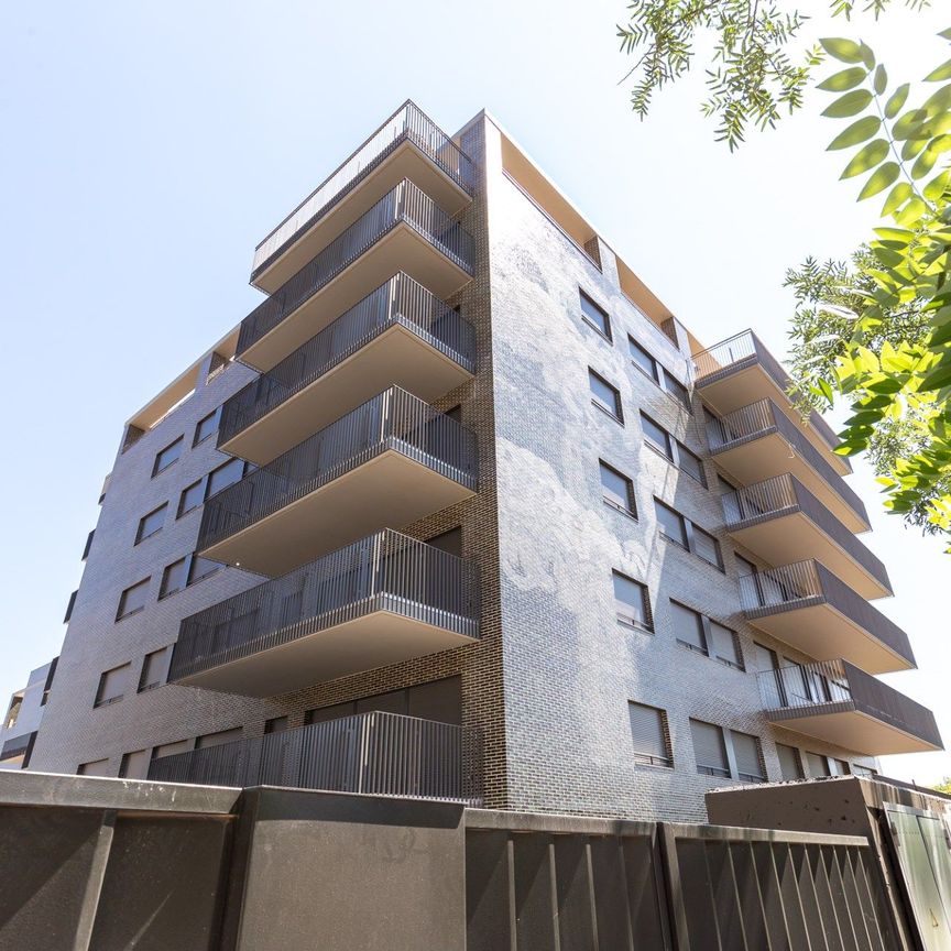 Piso de alquiler en Joan Miro, Finestrelles - Photo 1