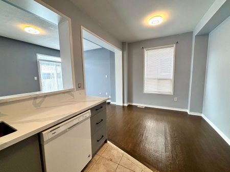 For Lease - 2250 Stone Glen Crescent, Oakville, Ontario - Photo 4