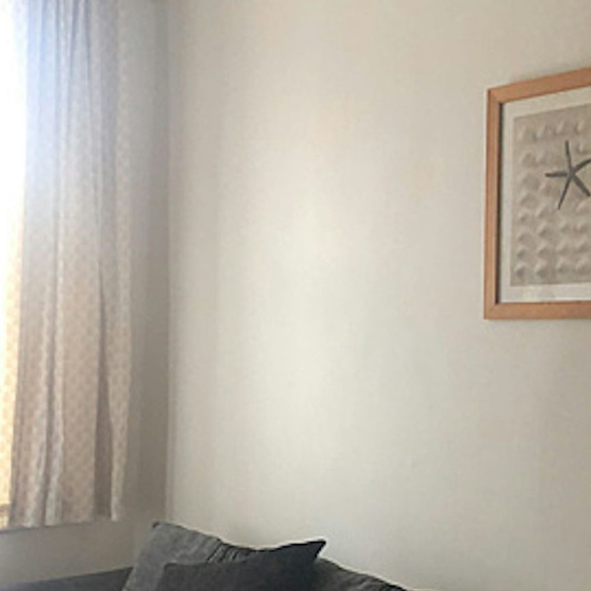 Flat to rent on - Photo 1