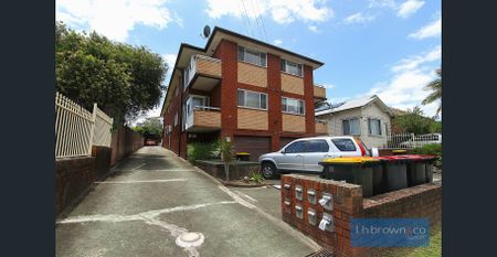 MASSIVE ONE BEDROOM UNIT!! - Photo 5