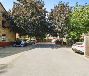 1 Bed Flat, Waterside Close, IG11 - Photo 5
