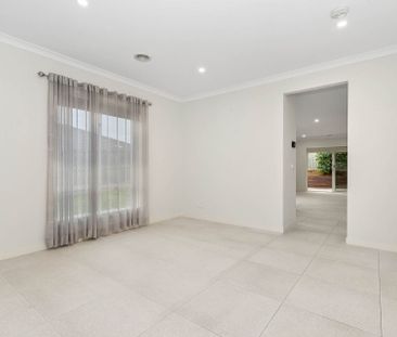 Renovated family home – walking distance to Marymede Catholic College - Photo 2