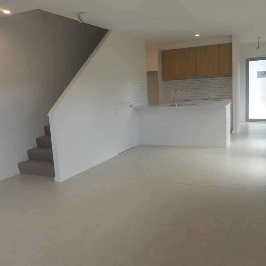 Tidy Townhouse in the heart of Mount Colum - Photo 1