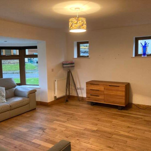 Four Bedroom Family Home, Blue Anchor, Penclawdd. - Photo 1