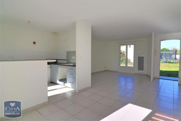 Location Maison 4 pièces 88m² ETAULIERS 33820 - Photo 1