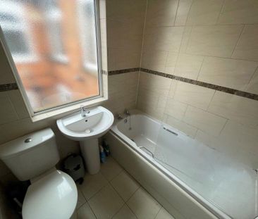 4 bedroom terraced house to rent - Photo 4