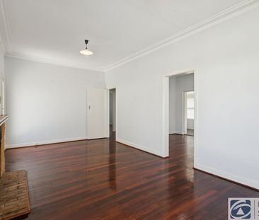 AIR CON, FLOORBOARDS, SPACE FOR A BOAT - Photo 2