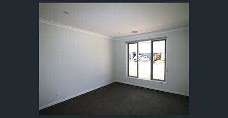 NEAT FAMILY HOME IN NORTH WARRNAMBOOL - Photo 4