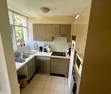 Elizabeth Bay - Photo 3