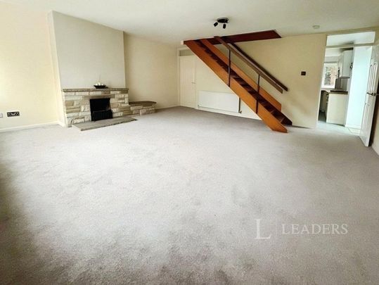 4 bedroom semi-detached house to rent - Photo 1