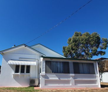 Charming Family Home in Central Dubbo - Photo 1