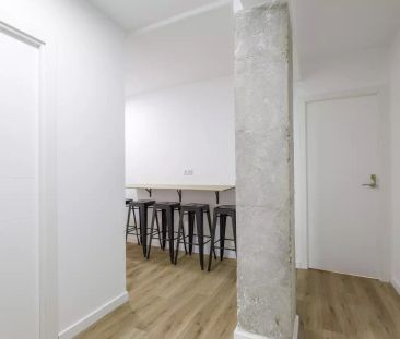 Room in a shared 5-bedroom apartment for rent in L'Amistat, perfect for professionals and students - Photo 1