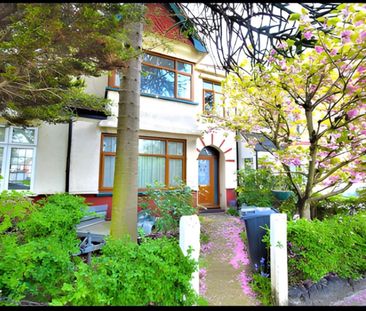 Room in a Shared House, Morrab Gardens, IG3 - Photo 6