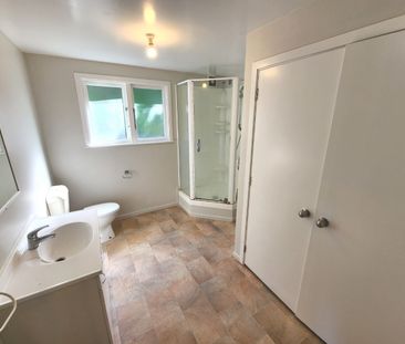 Owhiro Bay Living! - Photo 2