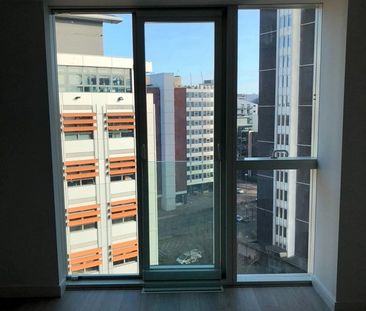 Studio Flat, Pinnacle Apartments, CR0 - Photo 5