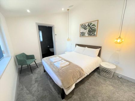 4 bedroom detached house to rent - Photo 4